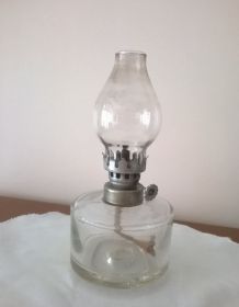 Petite lampe à pétrole en verre transparent