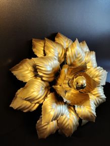 applique murale feuilles dorée 3 corolles