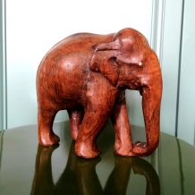 Éléphant en bois sculpté 1940