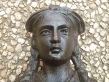 buste  femme  , alsace , en  fonte