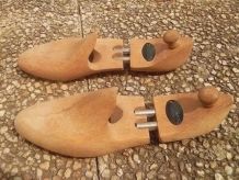 embauchoirs   en bois  au soulier  d'or  Paris , vintage