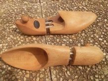embauchoirs   en bois  au soulier  d'or  Paris , vintage