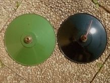 2 suspensions en tole emaillée, vintage