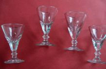 Quatre verres anciens