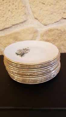 12 assiettes motifs Marguerite estampillées 1968