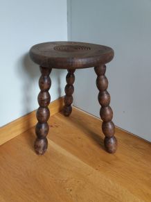 Tabouret tripode en bois tourné façon bobine