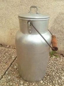 Bidon a lait 4 itres  , vintage