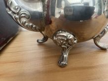 Théïere en métal argenté antique