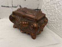 Boite à bijoux en régule antique