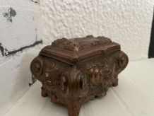 Boite à bijoux en régule antique