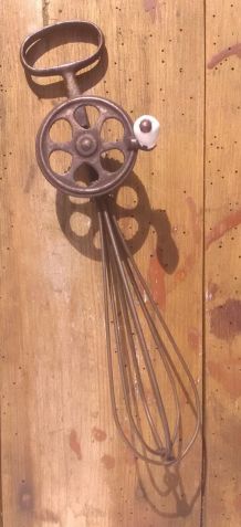 Ancien batteur à oeufs/Fouet à main (Années 50)