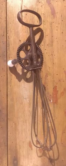 Ancien batteur à oeufs/Fouet à main (Années 50)