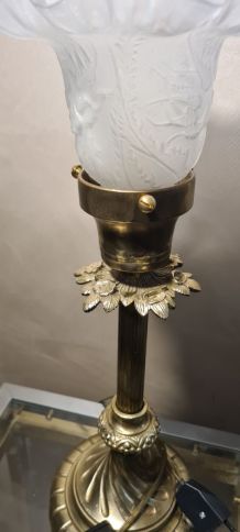 lampe bronze doré art nouveau  ,,tulipe verre  soufflé avec 