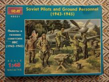 Figurines ICM Réf 48021 Soviet Pilots and Ground Personnel