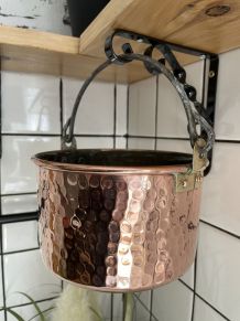 Chaudron en cuivre martelé 