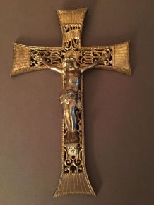 Crucifix du Christ en laiton