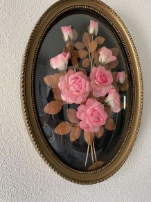 Cadre avec fleurs sous verre