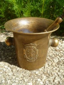 mortier et pilon ,bronze ,vintage