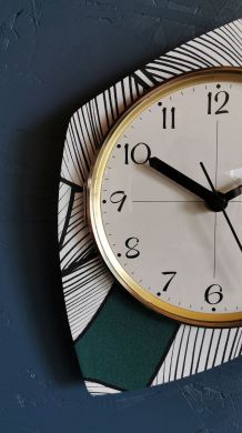 Horloge vintage pendule silencieuse asymétrique "BC Paris"