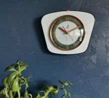 Horloge formica vintage pendule silencieuse "Jaz vert"