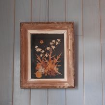 Cadre bois fleurs séchées sous verre fond noir vintage