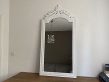 Grand miroir avec  fronton décoré. 148x74.