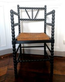 Fauteuil et chaise d'angle de style Louis XIII 