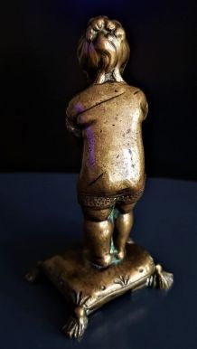 Statuette en Bronze de petite fille,jolie patine, style Art 