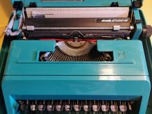 machine à écrire Olivetti Studio 45 avec certificat