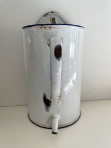 Ancien pot à lavement en tôle émaillée 