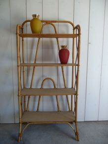 étagère en rotin