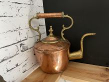 Bouilloire ancienne en cuivre et laiton