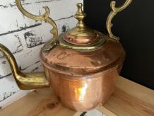 Bouilloire ancienne en cuivre et laiton