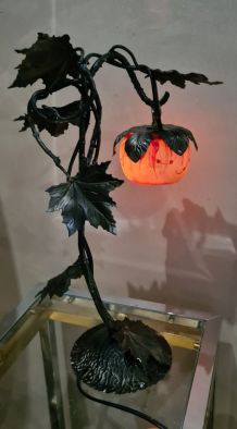 lampe en fer forgé  art nouveau  1900 a 20  ; patiné  non si