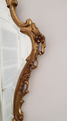 Important miroir en bois doré