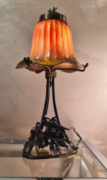 lampe fer forgé 1930 jolie travail et tulipe verre   peint  