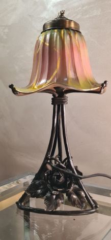 lampe fer forgé 1930 jolie travail et tulipe verre   peint  