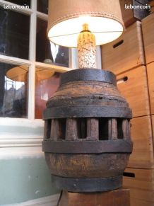 Ancien essieux de charrue en lampe