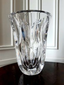 Vase art déco Saint Louis en cristal taillé 