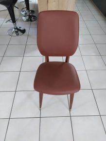 Chaises des années 60 pieds compas.