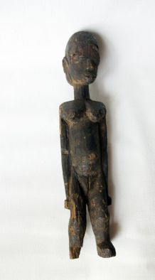 ‌Statuette féminine ancienne du Nigéria. 
