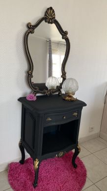 Table de chevet ou petit meuble d'appoint de style louis XV