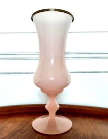 Vase piédouche opaline et métal doré Charles X 