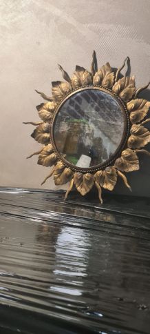 petit miroir  1950   ,,,,acier et patine d epoque   , quelqu