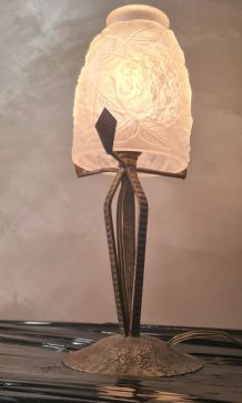 lampe fer forgé  12x30, tulipe verre moulé pressé   tres bel