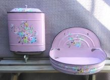 Fontaine à eau murale en tôle émaillée (décor floral)