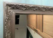 Miroir baroque argenté à parcloses intérieurs