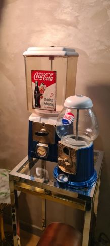 lot de 2  distributeurs  model acrilique felé voir photos  p