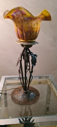 lampe  fer forgé 1920 a 30 tres belle patine  et tulipe  pei