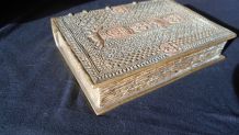 Coffret-boîte en forme de livre en bronze doré 